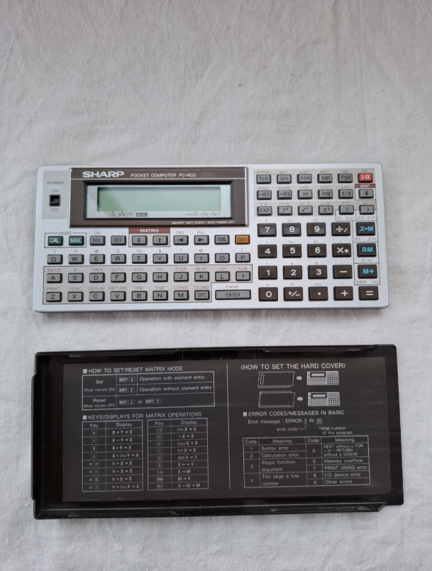 Calculatrice Sharp PC-1403, pocket computer programmable des années 1980